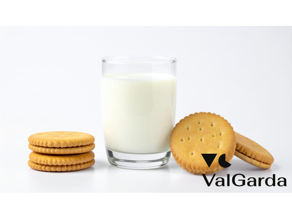 Latte e Biscotti con Glutine – Il comfort della colazione, sempre pronto